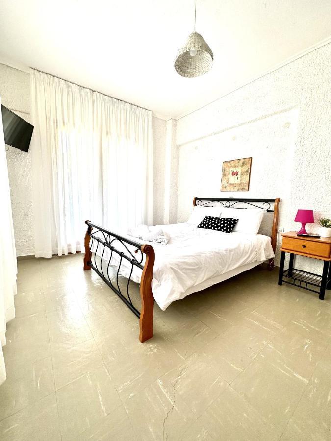 Katerina apartments Neos Pirgos Ruang foto