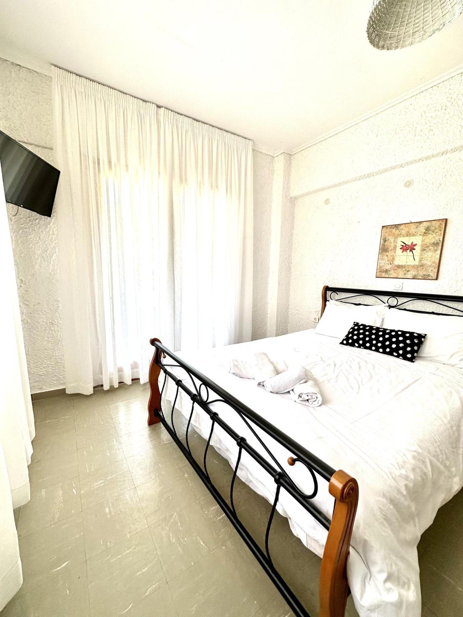 Katerina apartments Neos Pirgos Ruang foto