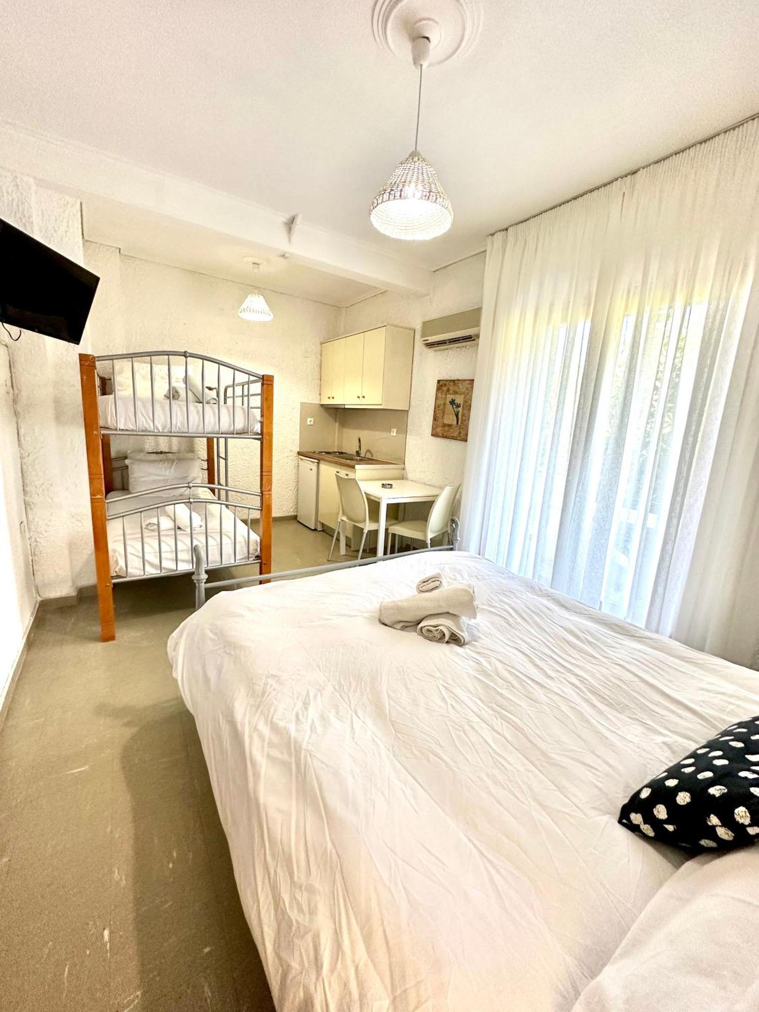 Katerina apartments Neos Pirgos Bagian luar foto