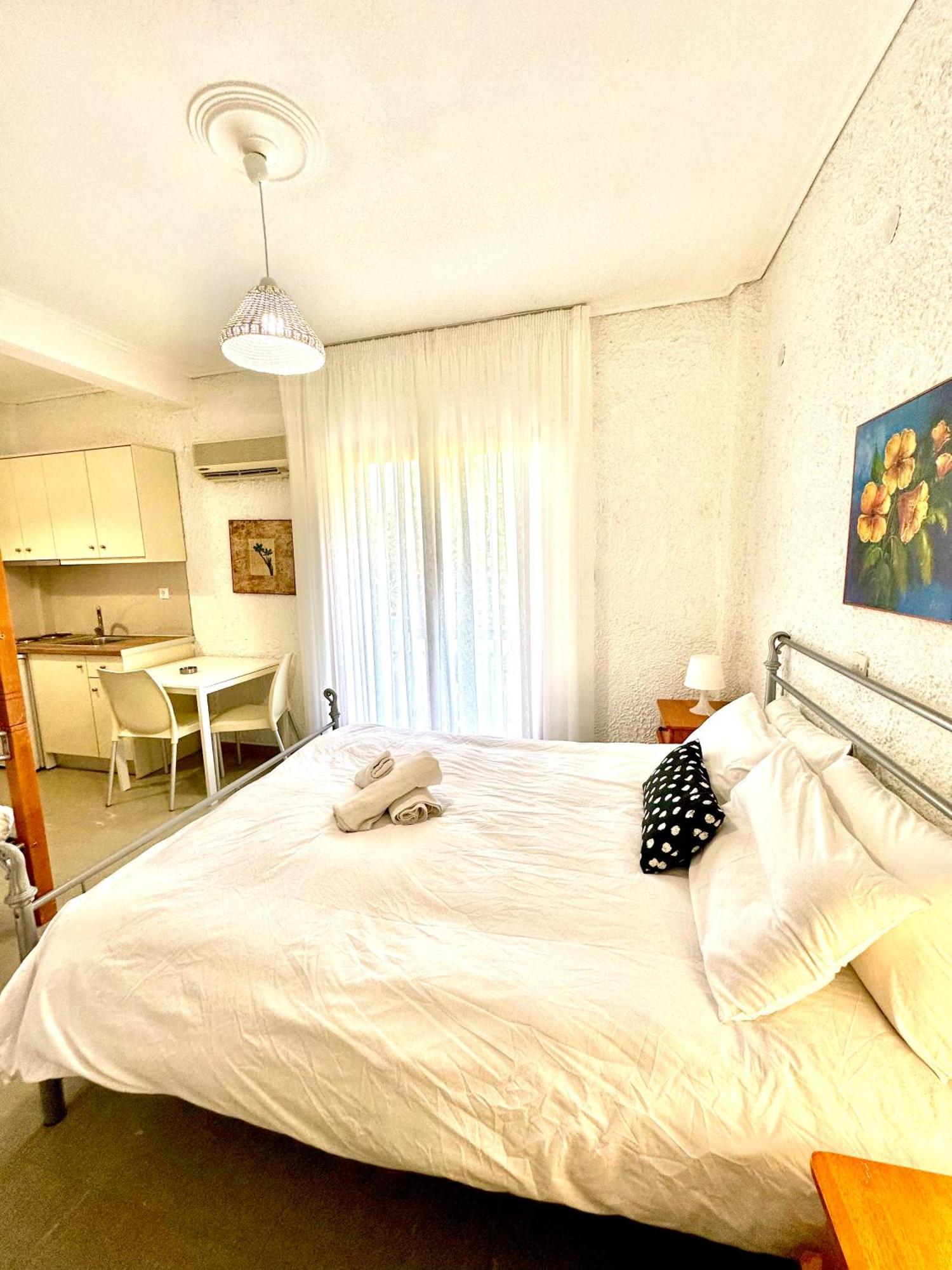 Katerina apartments Neos Pirgos Ruang foto