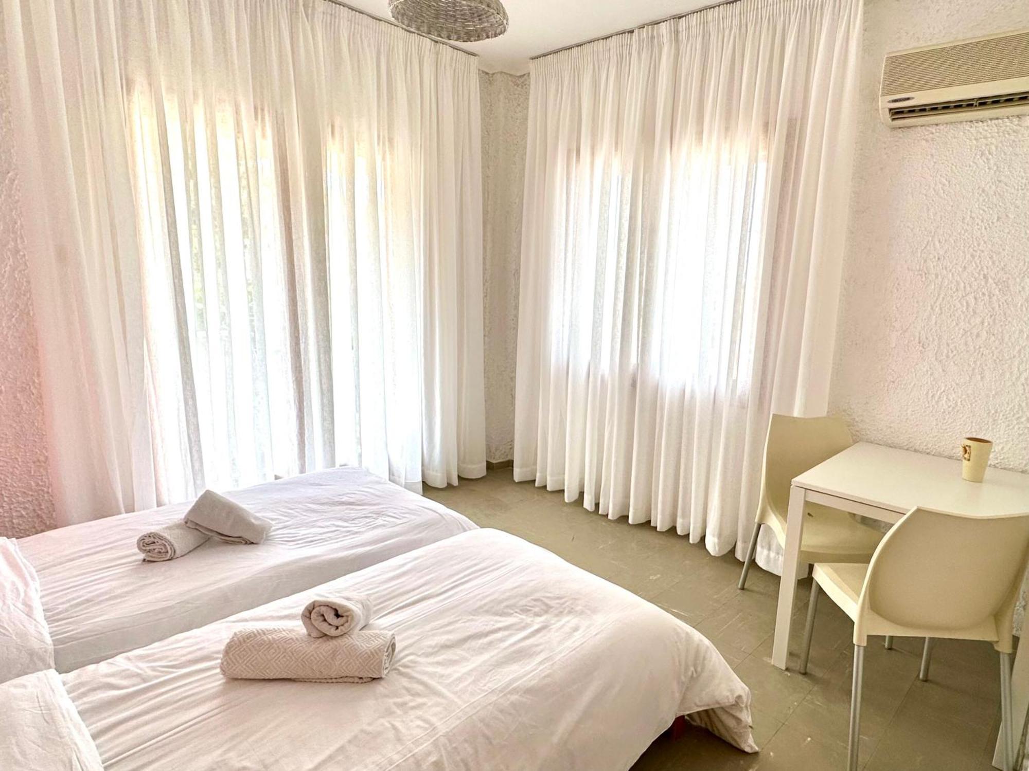 Katerina apartments Neos Pirgos Ruang foto