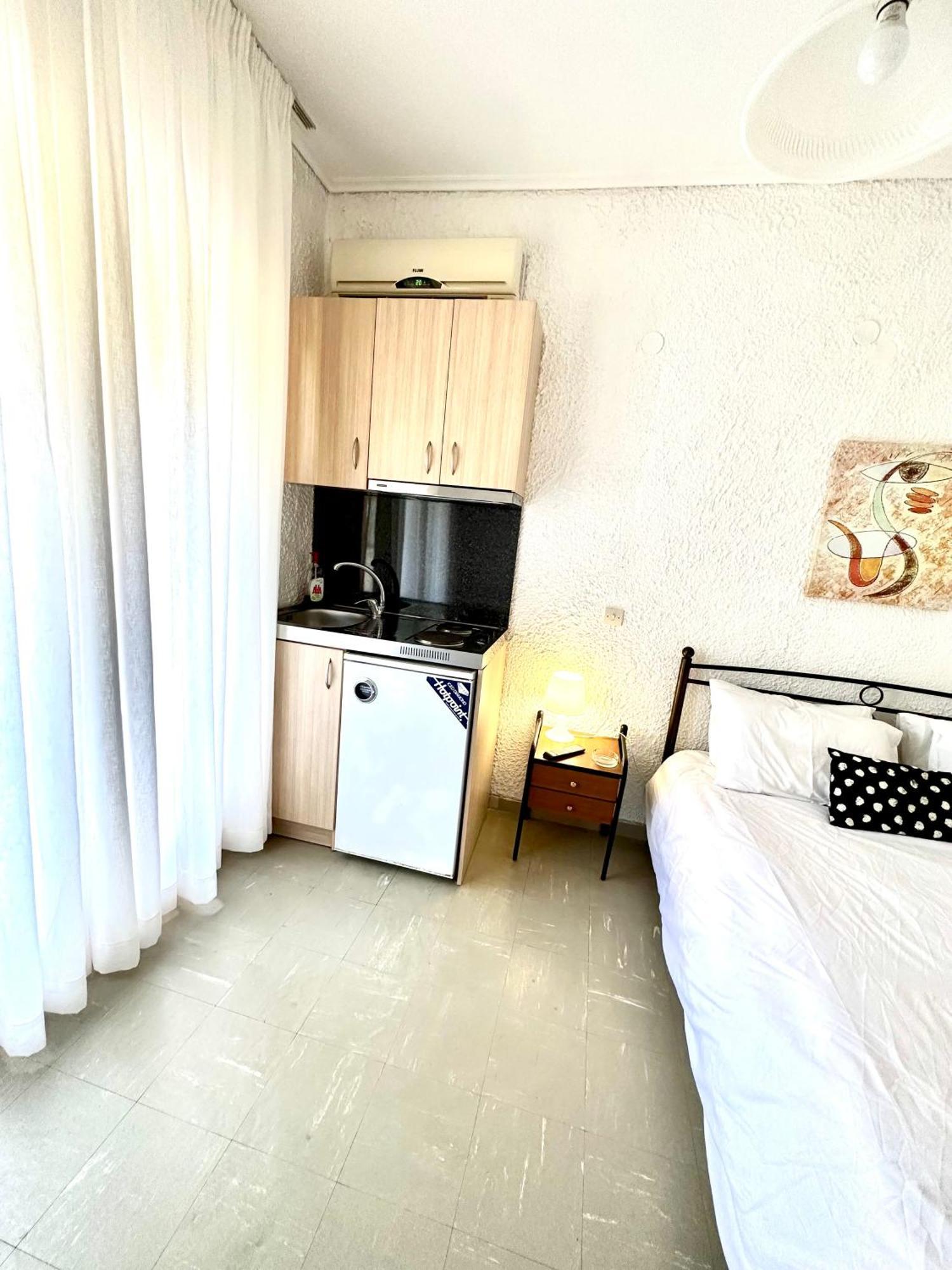 Katerina apartments Neos Pirgos Ruang foto