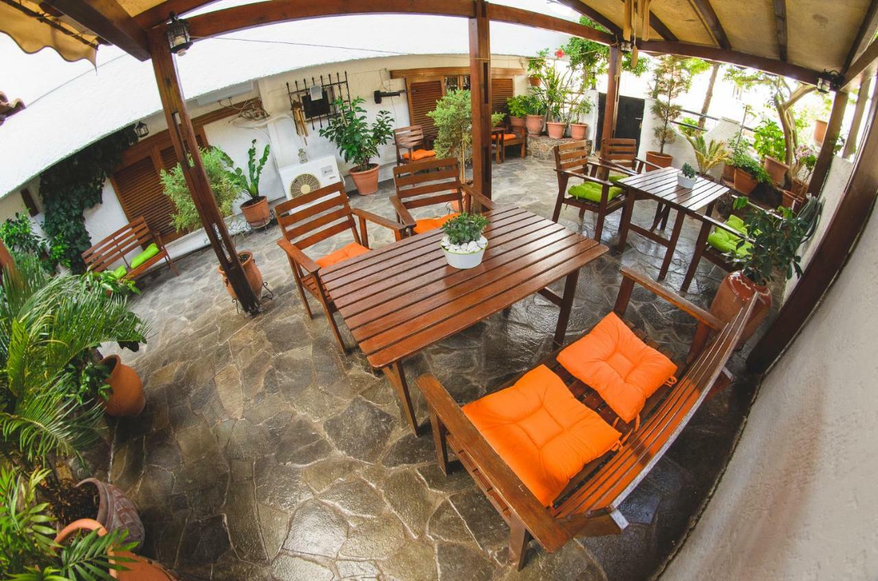 Katerina apartments Neos Pirgos Bagian luar foto
