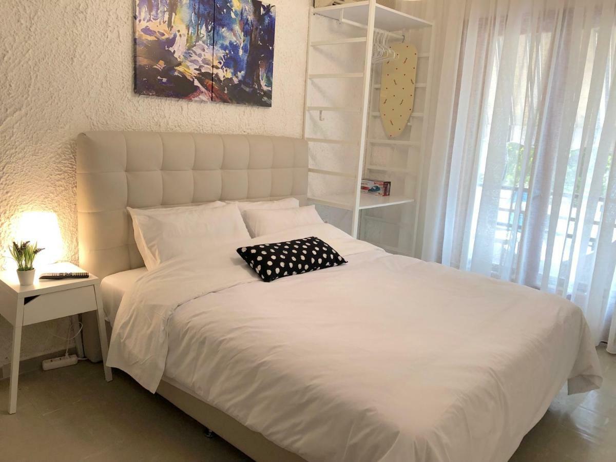 Katerina apartments Neos Pirgos Ruang foto